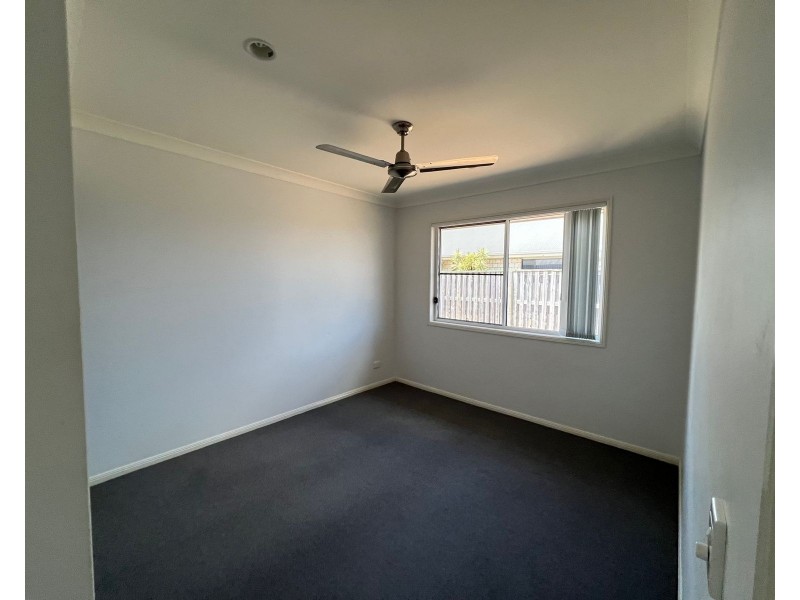 60 Commander Parade, Shoal Point QLD 4750