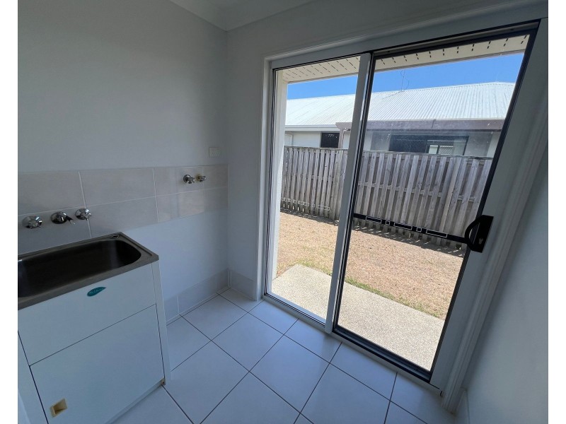 60 Commander Parade, Shoal Point QLD 4750