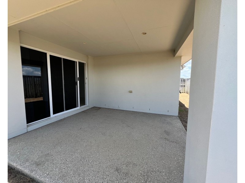 60 Commander Parade, Shoal Point QLD 4750
