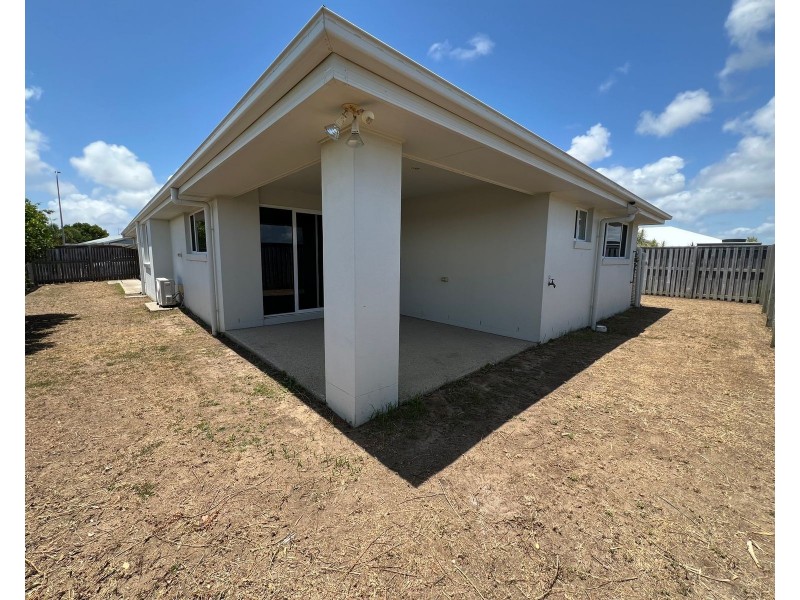 60 Commander Parade, Shoal Point QLD 4750