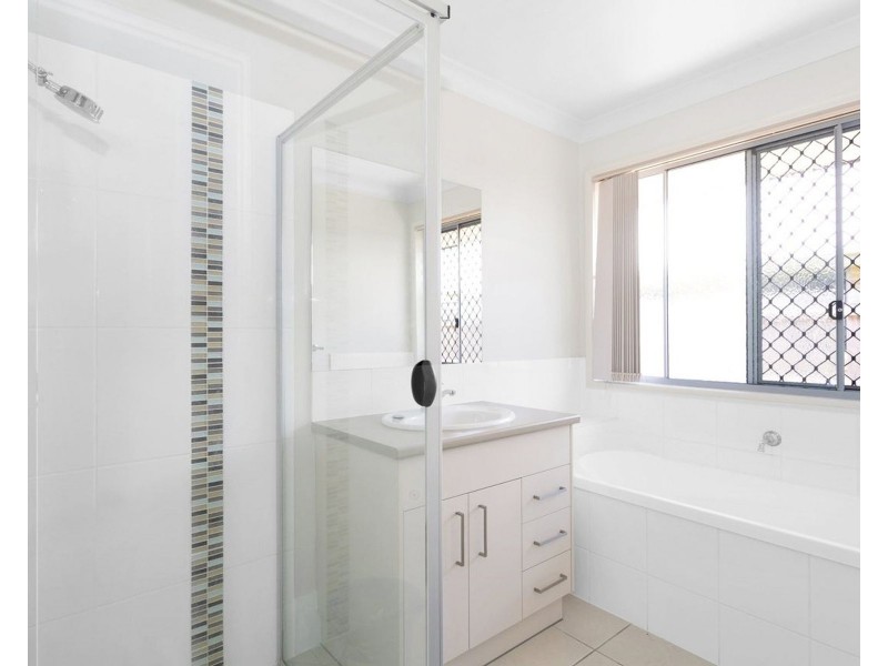 9 Isobel Avenue, Mirani QLD 4754