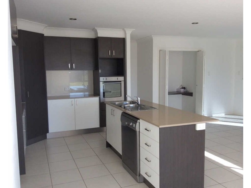 1/15 Moreton Drive, Rural View QLD 4740