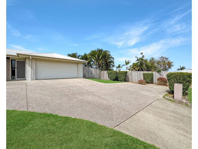 2/37 Hangan Street, Bucasia QLD 4750