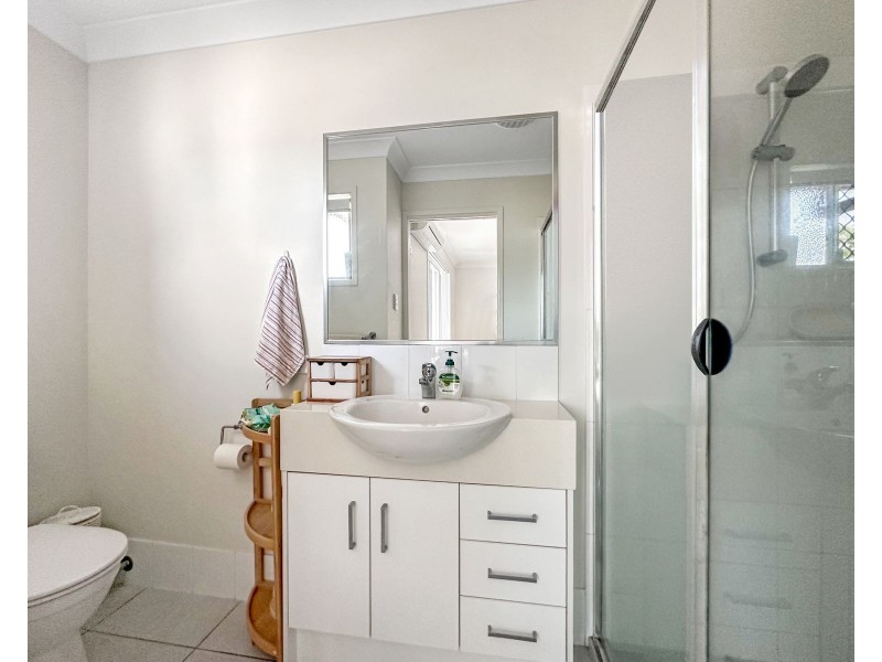 2/37 Hangan Street, Bucasia QLD 4750