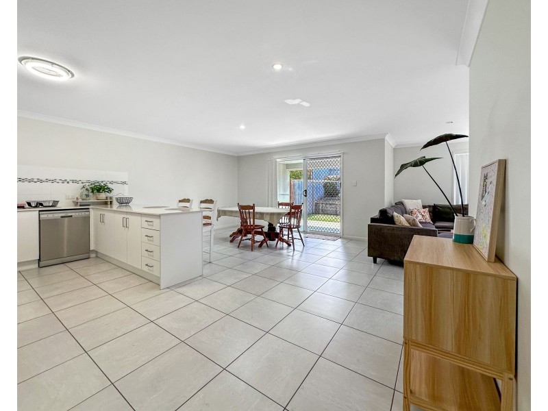 2/37 Hangan Street, Bucasia QLD 4750