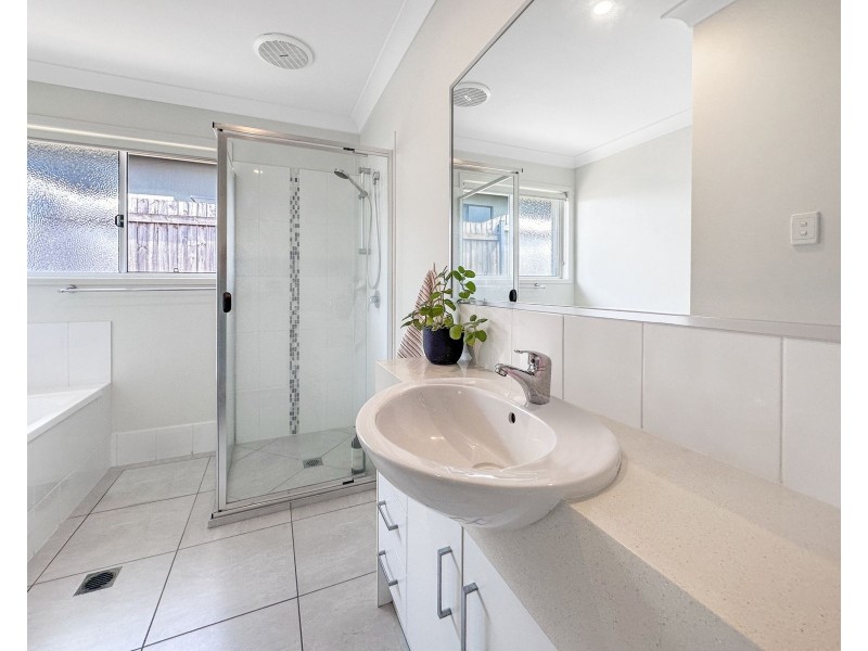 2/37 Hangan Street, Bucasia QLD 4750