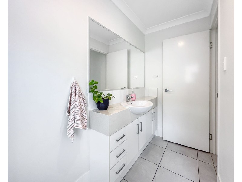 2/37 Hangan Street, Bucasia QLD 4750