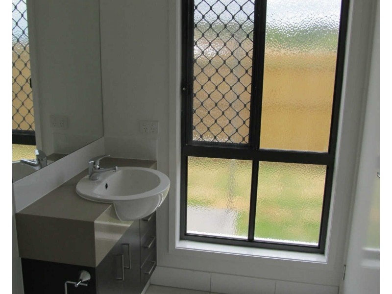 5 Morehead Drive, Rural View QLD 4740