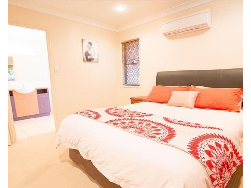 2/8 Windsor Street, Glenella QLD 4740