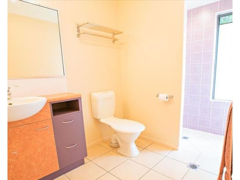 2/8 Windsor Street, Glenella QLD 4740