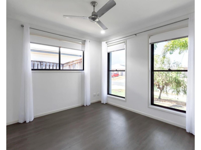 17 Newport Parade, Blacks Beach QLD 4740