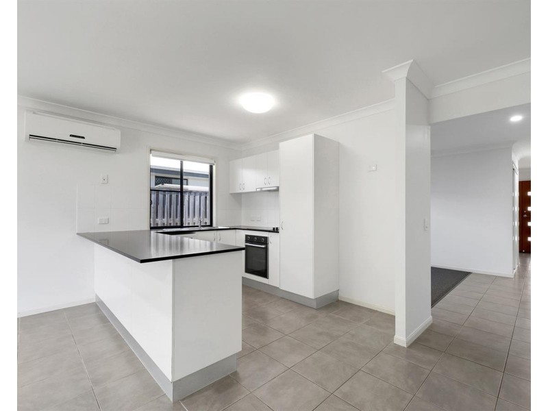 17 Newport Parade, Blacks Beach QLD 4740