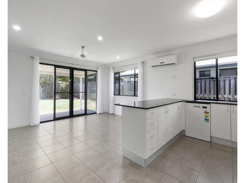 17 Newport Parade, Blacks Beach QLD 4740