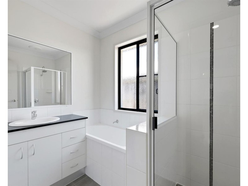 17 Newport Parade, Blacks Beach QLD 4740