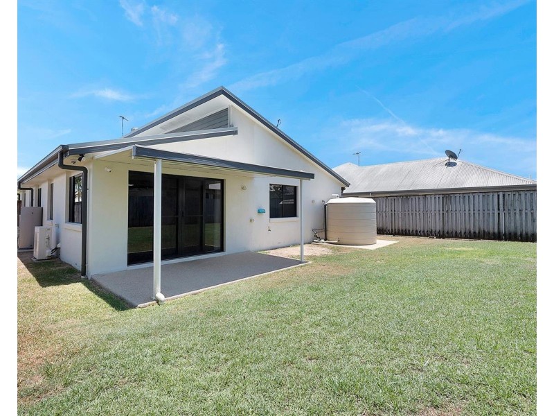 17 Newport Parade, Blacks Beach QLD 4740