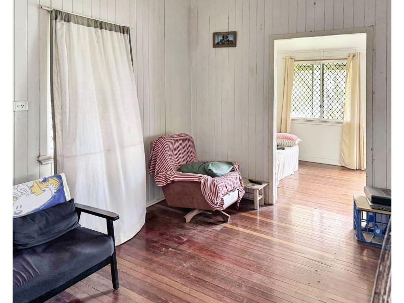 32 Beach Road, Sarina QLD 4737