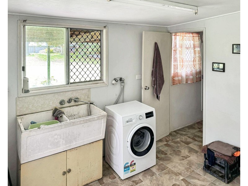 32 Beach Road, Sarina QLD 4737