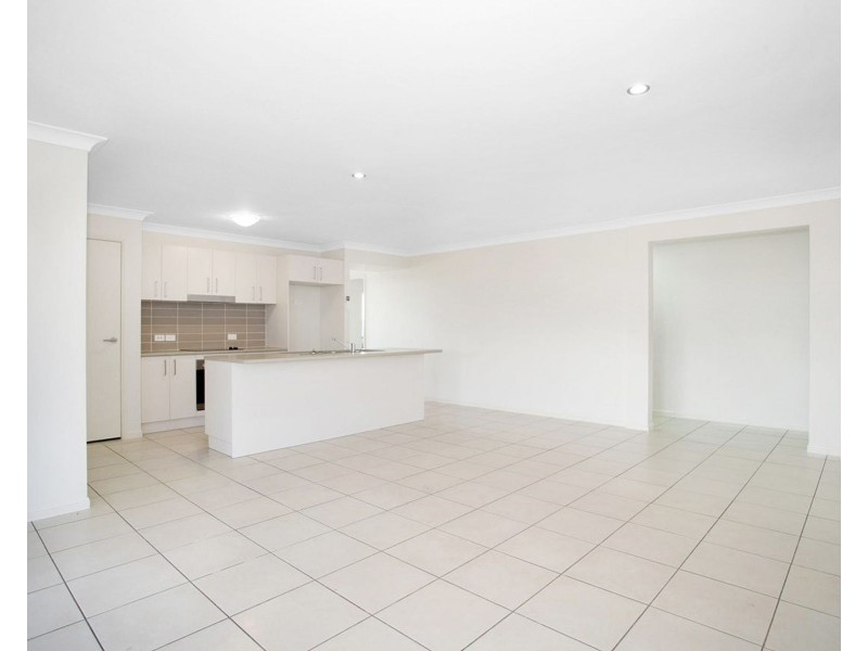 9 Isobel Avenue, Mirani QLD 4754