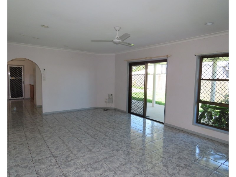 3/5 Tudor Court, Ooralea QLD 4740
