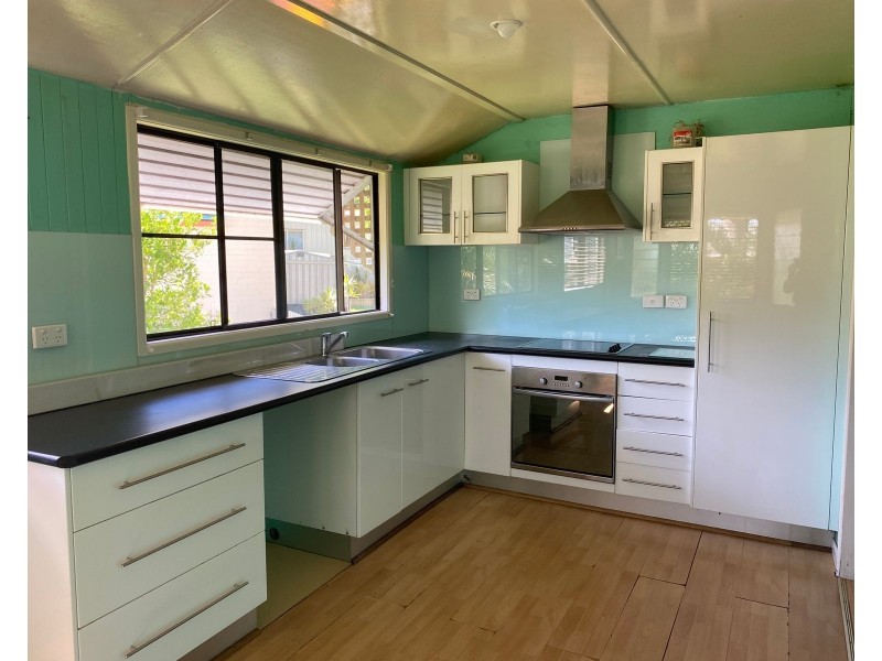 1 Kinnon Street, Glenella QLD 4740