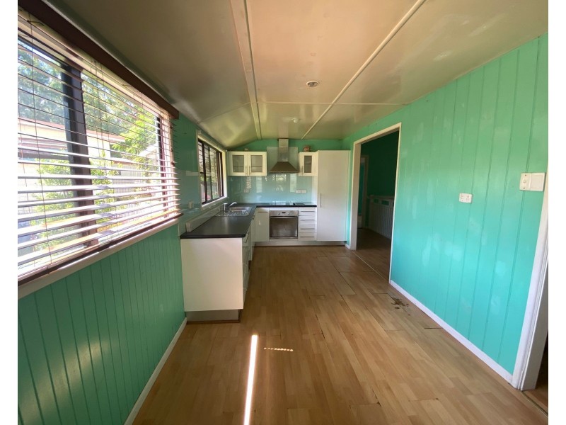 1 Kinnon Street, Glenella QLD 4740