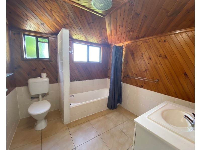 1 Kinnon Street, Glenella QLD 4740