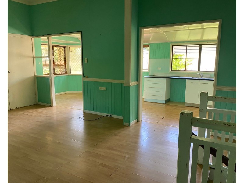 1 Kinnon Street, Glenella QLD 4740