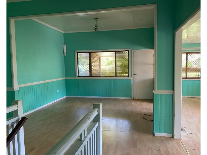 1 Kinnon Street, Glenella QLD 4740