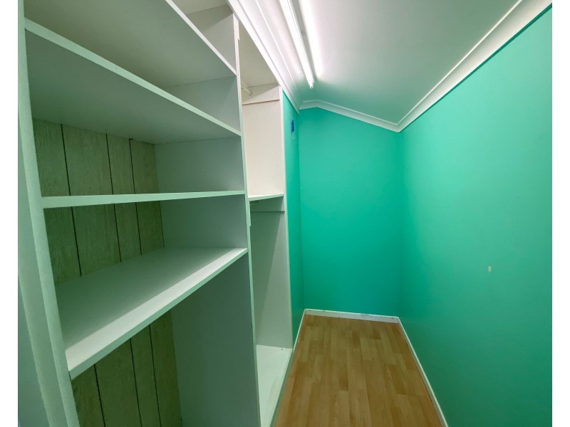 1 Kinnon Street, Glenella QLD 4740