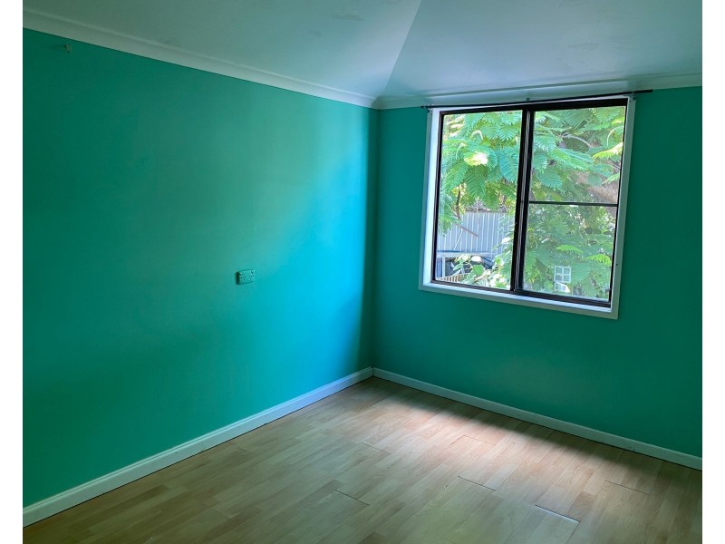 1 Kinnon Street, Glenella QLD 4740