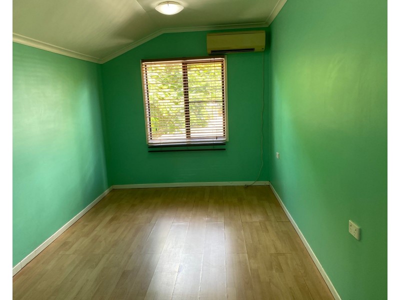 1 Kinnon Street, Glenella QLD 4740