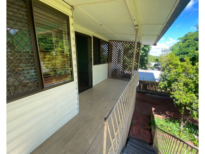 1 Kinnon Street, Glenella QLD 4740