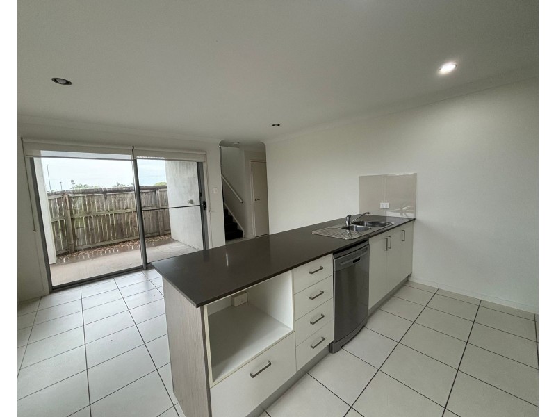 27 Northern Circuit, Rural View QLD 4740