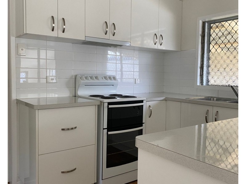 5 Place Avenue, Sarina QLD 4737