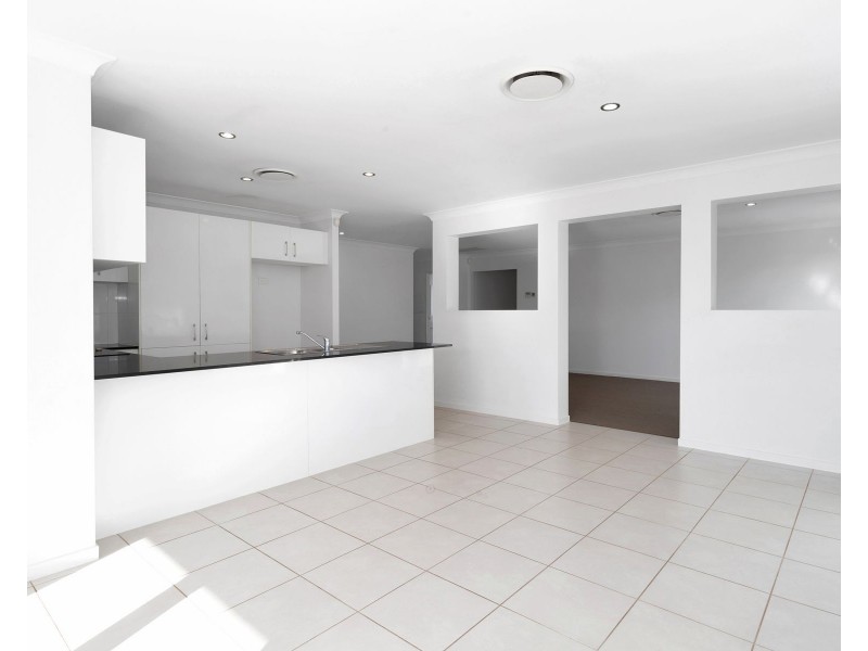 19 Dulcis Drive, Rural View QLD 4740
