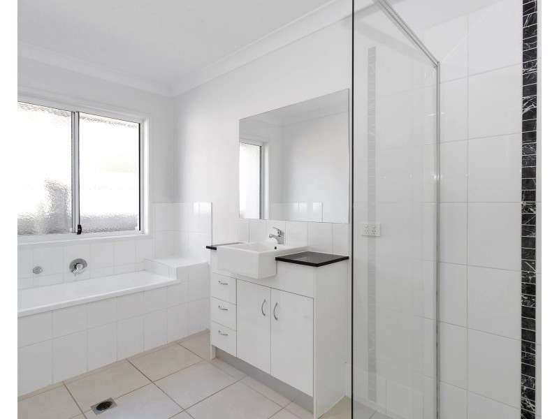 19 Dulcis Drive, Rural View QLD 4740