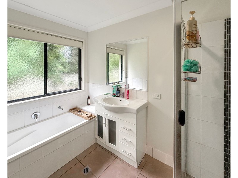 33 Kennys Road, Marian QLD 4753