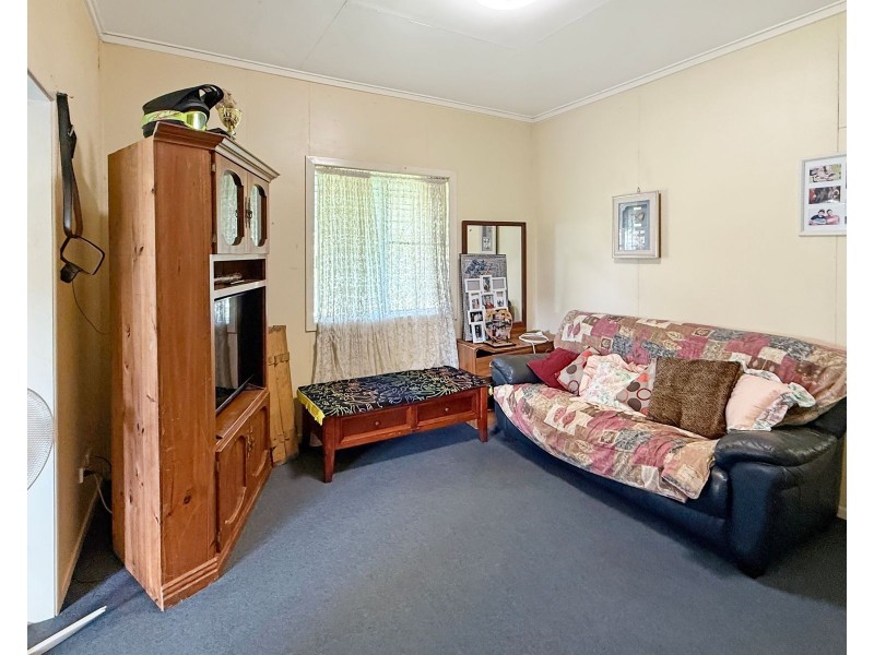 16 East Street, Sarina QLD 4737