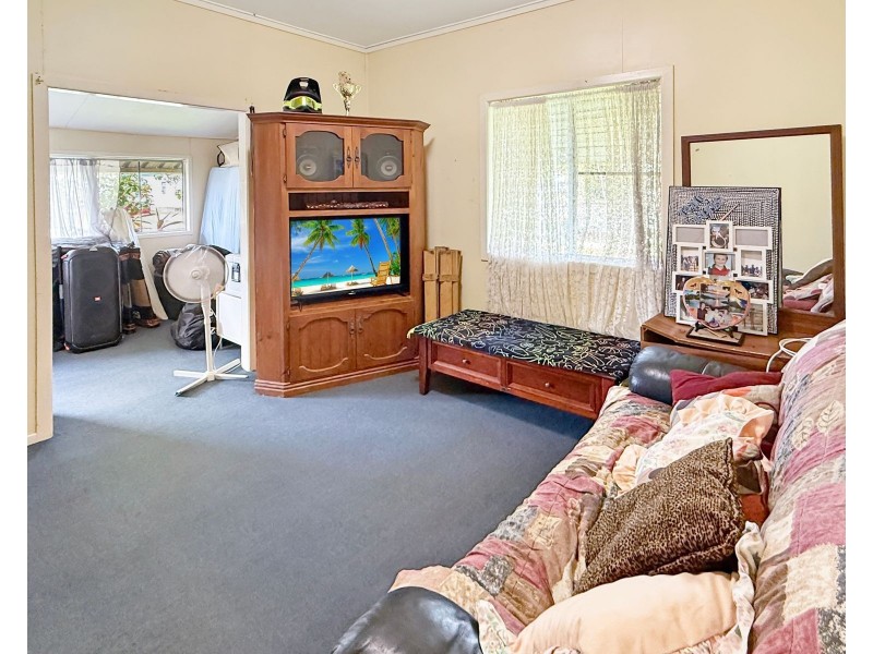 16 East Street, Sarina QLD 4737