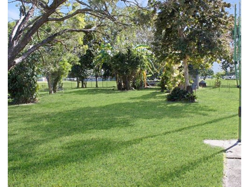 16 East Street, Sarina QLD 4737