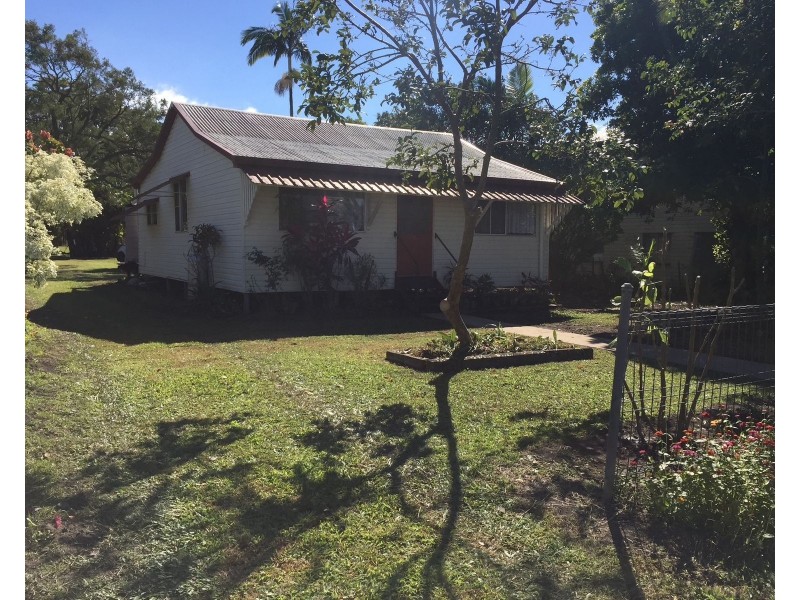 16 East Street, Sarina QLD 4737