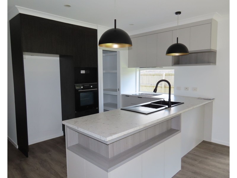 10 Chester Crescent, Andergrove QLD 4740