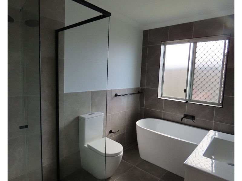 10 Chester Crescent, Andergrove QLD 4740
