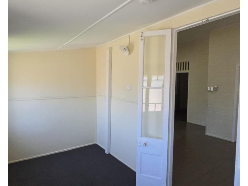 10 Central Street, Sarina QLD 4737