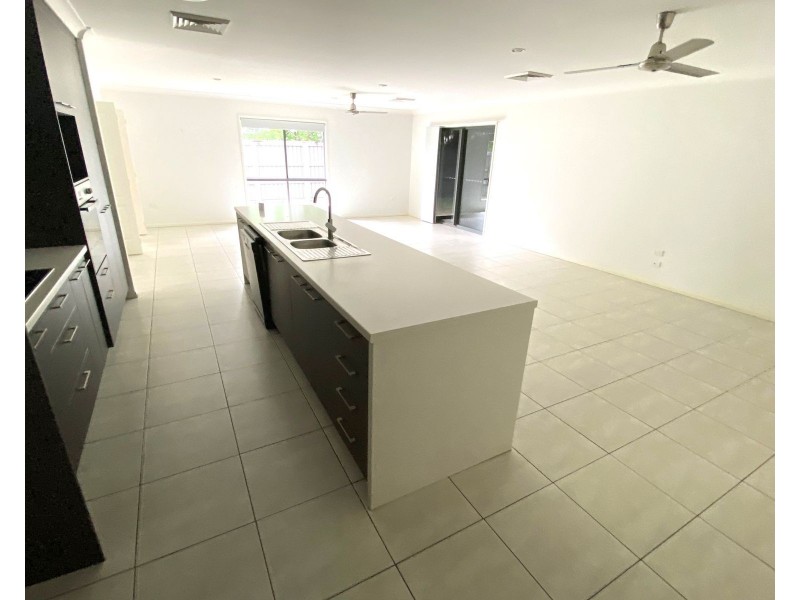 16 Woden Crescent, Ooralea QLD 4740