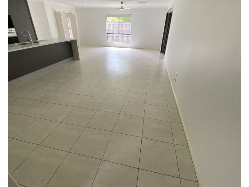 16 Woden Crescent, Ooralea QLD 4740