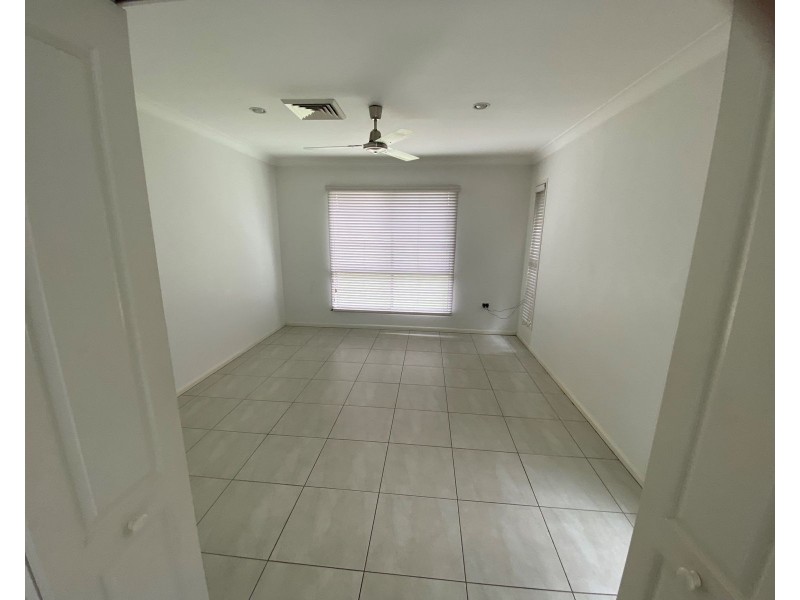 16 Woden Crescent, Ooralea QLD 4740