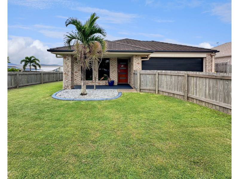 1 Crestview Crescent, Bucasia QLD 4750