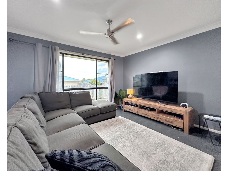 1 Crestview Crescent, Bucasia QLD 4750