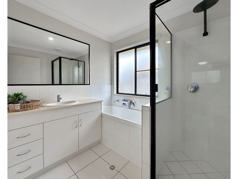 1 Crestview Crescent, Bucasia QLD 4750